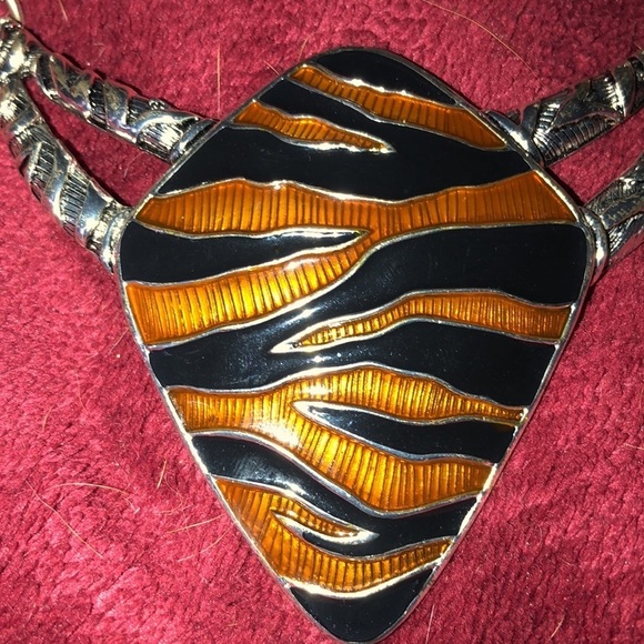 VINTAGE Animal print silver tone choker, older piece still looks new - Picture 5 of 9